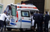 Paytaxtda azyaşlı eyvandan yıxıldı - FOTO